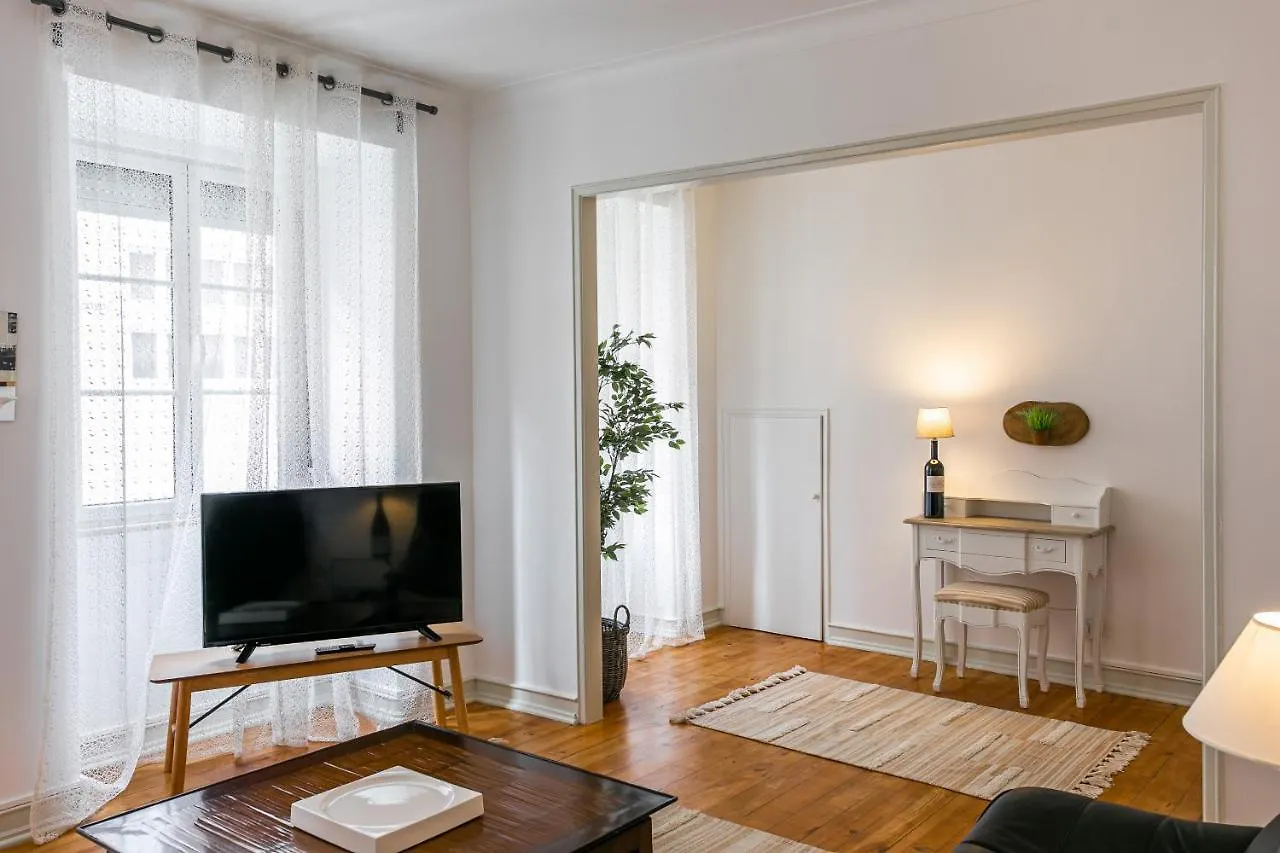 Sunny Apartment In The Heart Of Principe Real Лиссабон