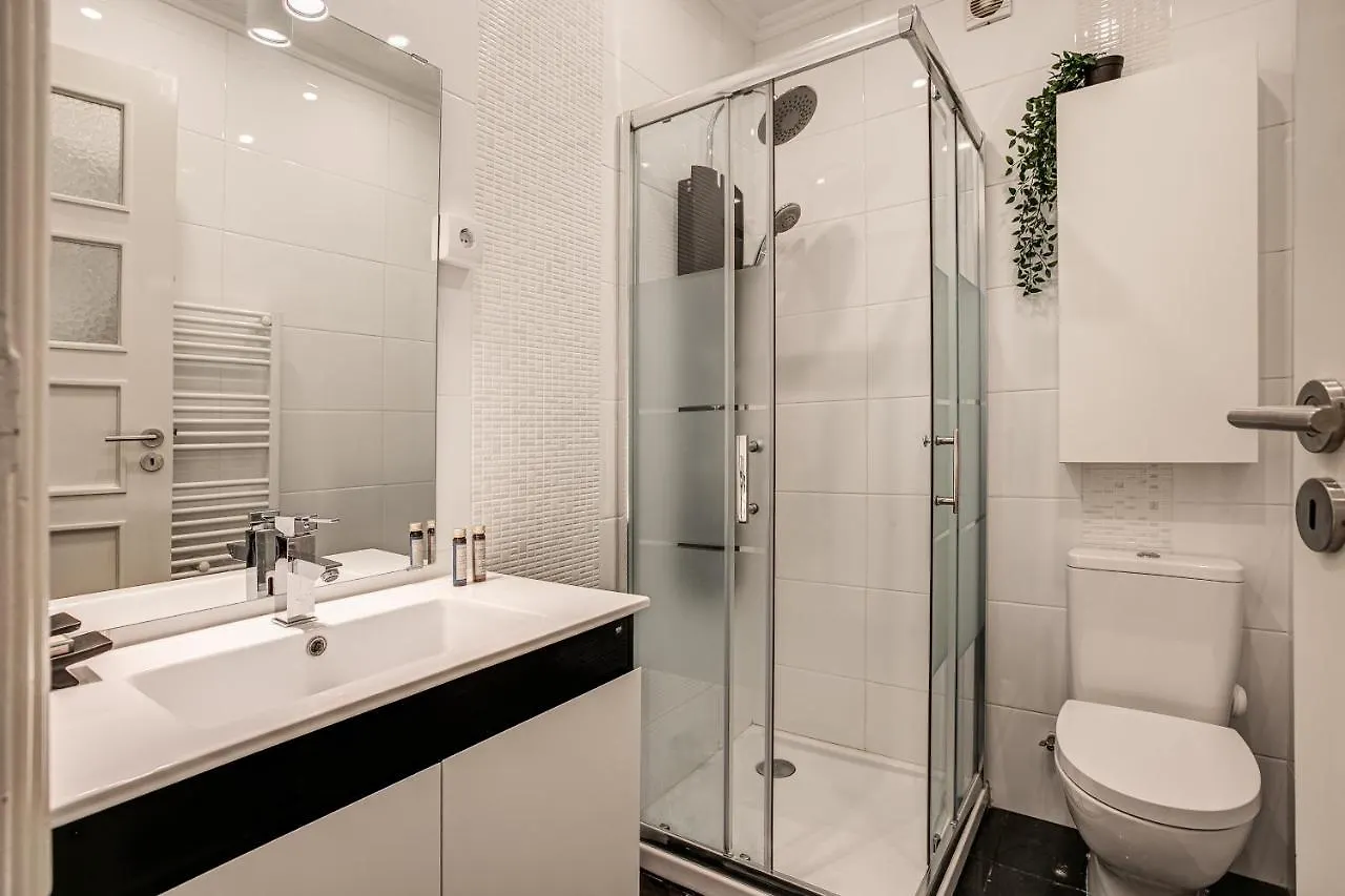 Sunny Apartment In The Heart Of Principe Real Лиссабон